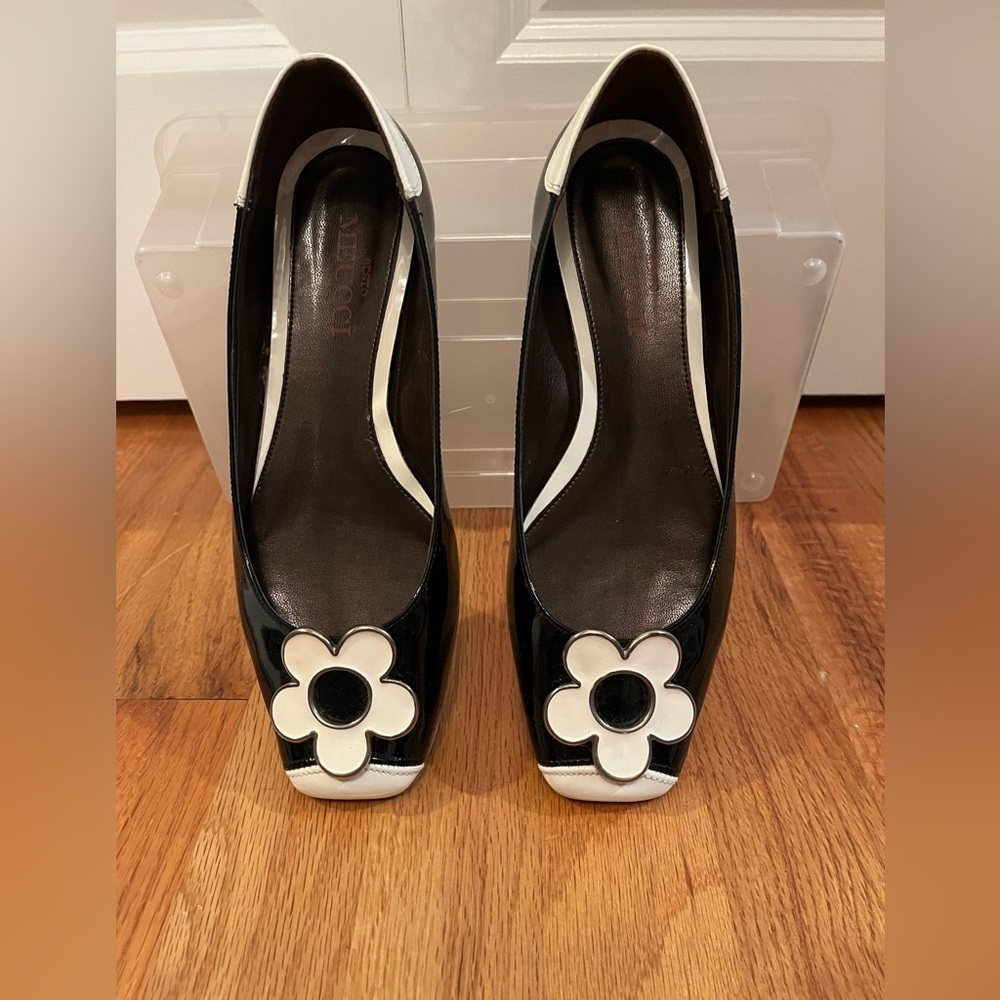 Sesto Meucci Women's Black & White Patent Shoes W/ Flower On Toe Flats Size 7M